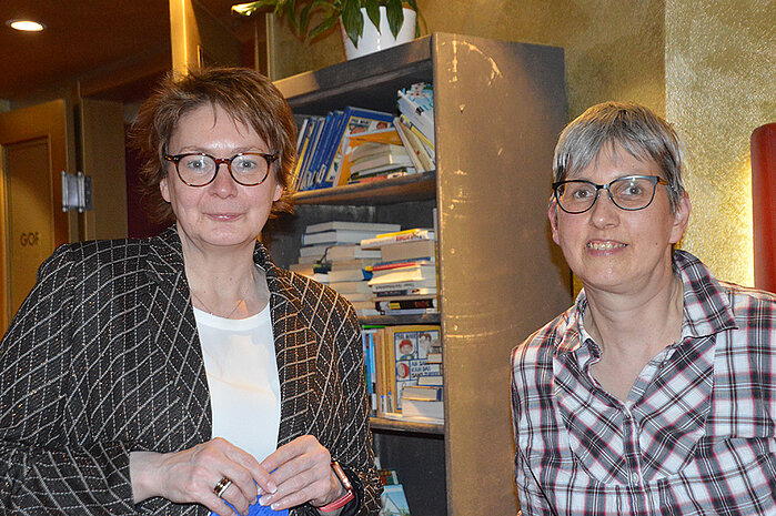 Andrea Schubert mit Sozialministerin Daniela Behrens